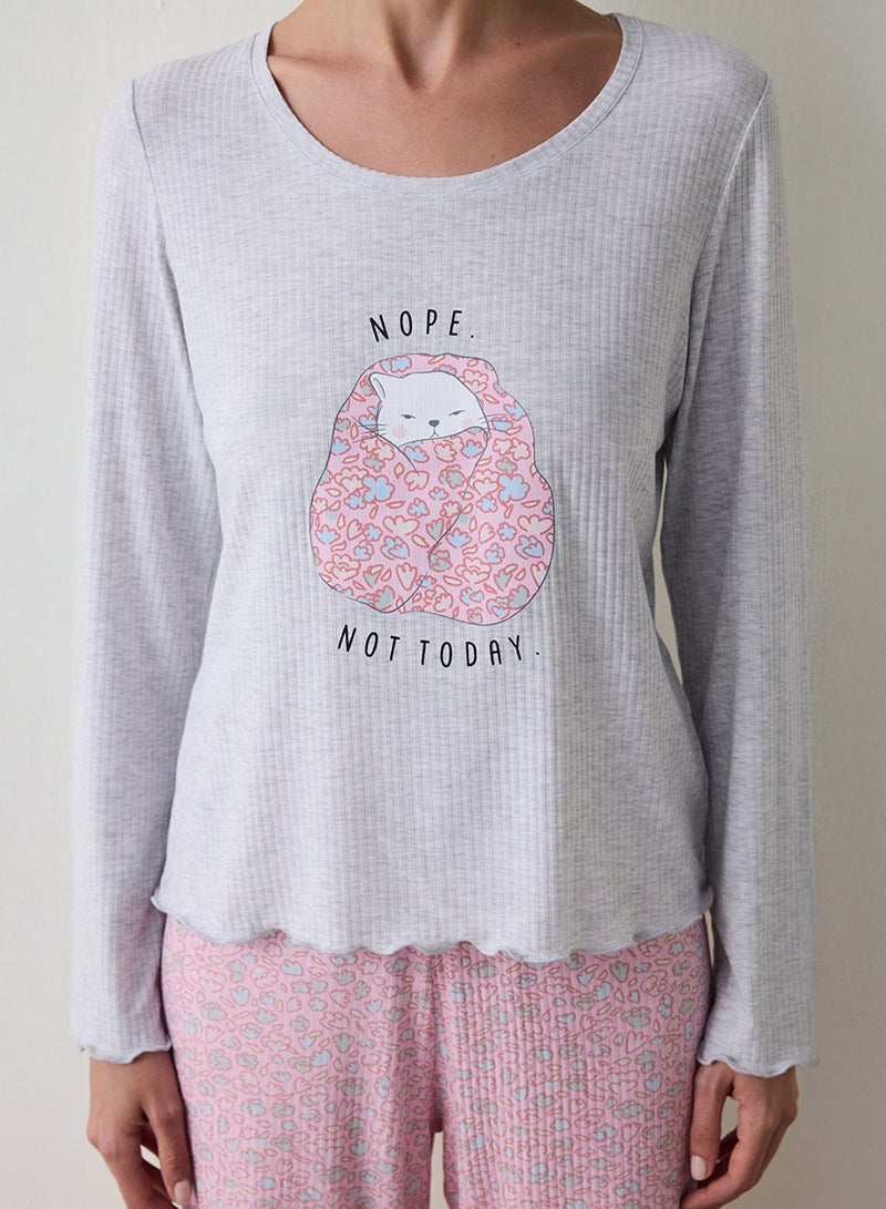 بنتي بلوزة بيجامة بأكمام طويلة ورقبة على شكل حرف  مطبوعة ليس اليوم - Image 3